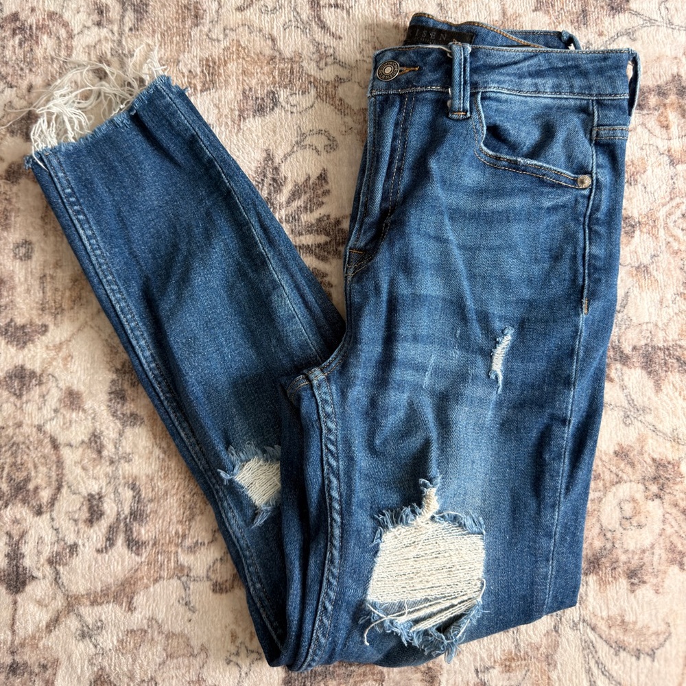 Risen Distressed ankle jeans